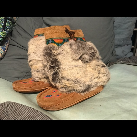 Indigenous hand sewn mukluks ladies size 10 - Picture 3 of 5